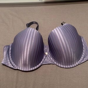 Victoria’s Secret t-shirt lightly lined demi 38C